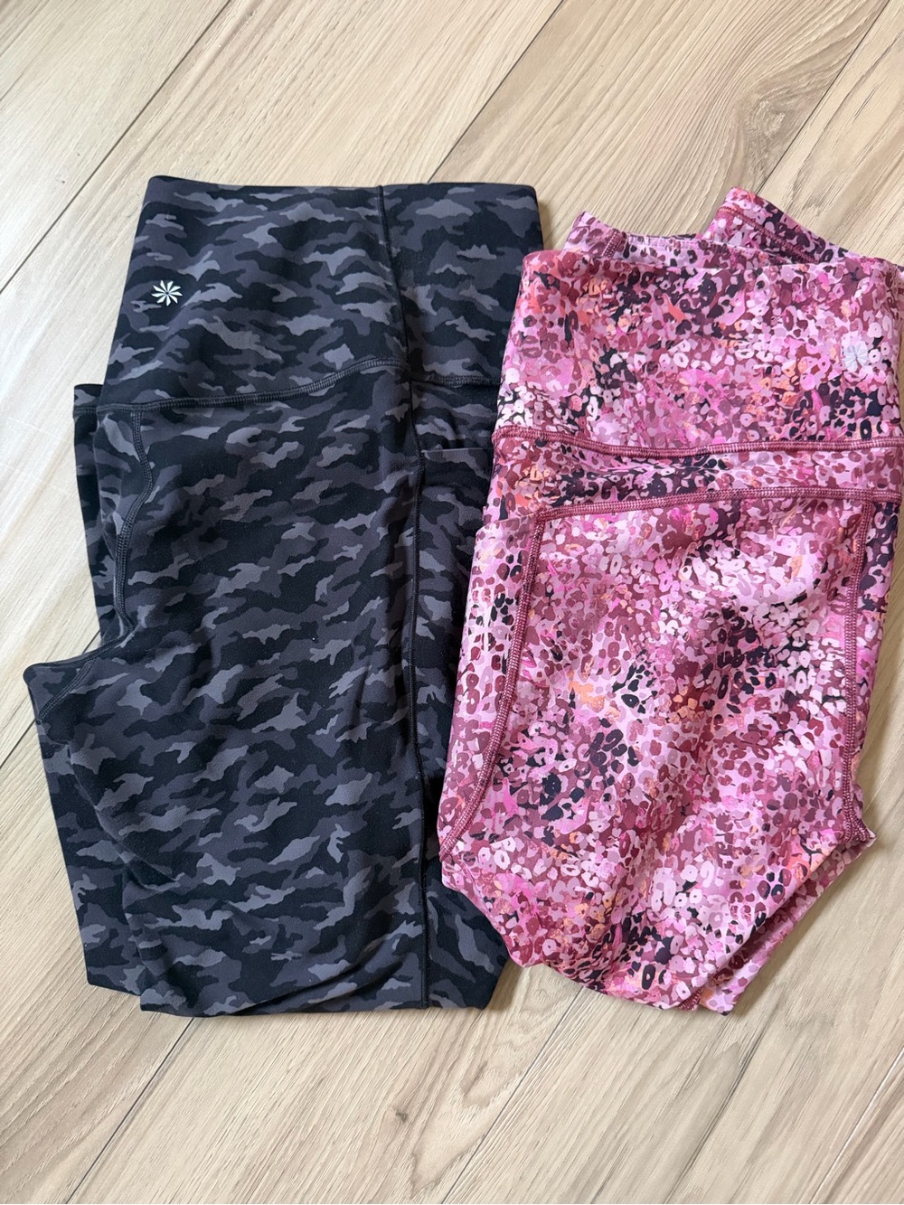 LOT OF 2 ATHLETA SALUTATION STACH POCKET II 7/8 TIGH CAMO BLACK/PINK LEOPARD LGE